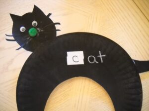 paper plate black cat